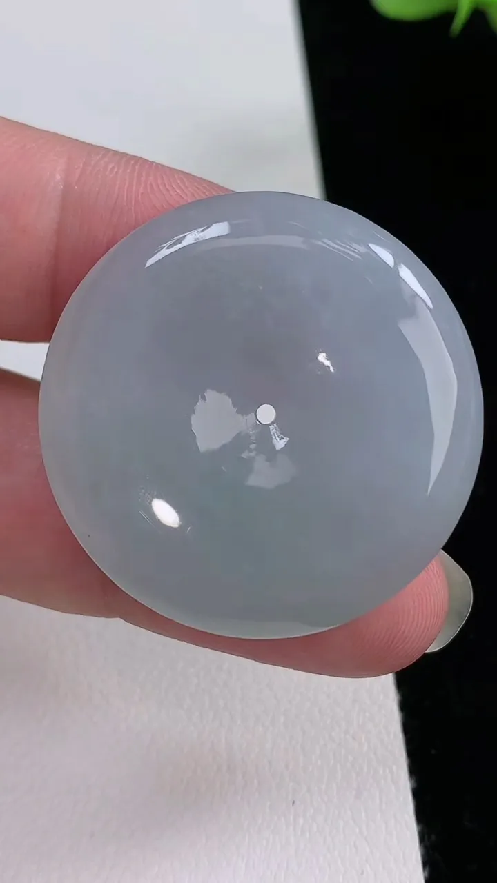 天然A货翡翠平安扣吊坠，尺寸34.5-5.7，重量:15.19g
8月24日