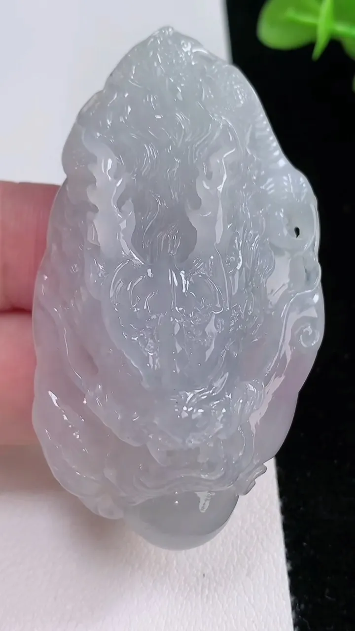天然A货翡翠龙牌吊坠，尺寸62.6-35.5-13.8，重量:33.81g
8月24日