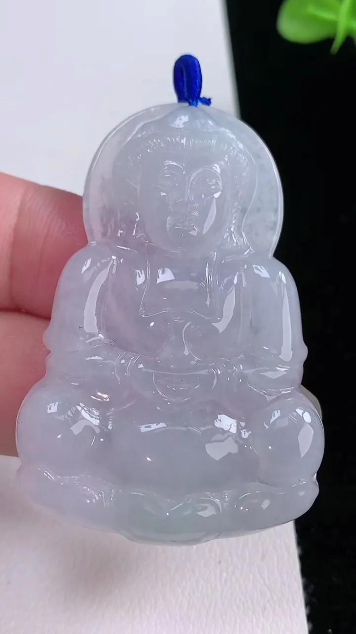 天然A货翡翠观音菩萨吊坠，尺寸53-35.8-4.8，重量:16.80g
8月24日