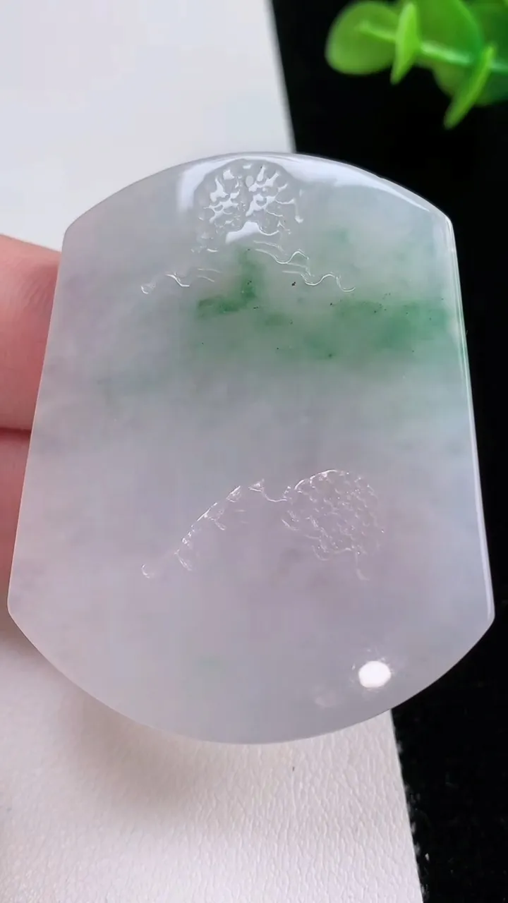 天然A货翡翠山水牌吊坠，尺寸52.3-41.7-5，重量:26.62g
8月24日