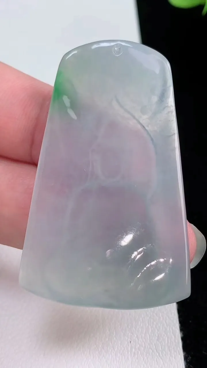 天然A货翡翠文殊菩萨吊坠，尺寸58-31.8-3.6，重量:15.31g
8月24日