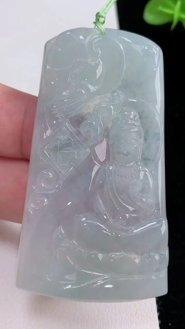 天然A货翡翠普贤菩萨吊坠，尺寸65-36.8-4.2，重量:25.85g
8月24日