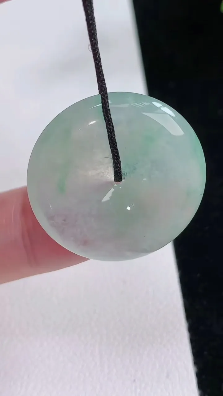天然A货翡翠平安扣吊坠，尺寸26-4.5，重量:6.19g
8月24日