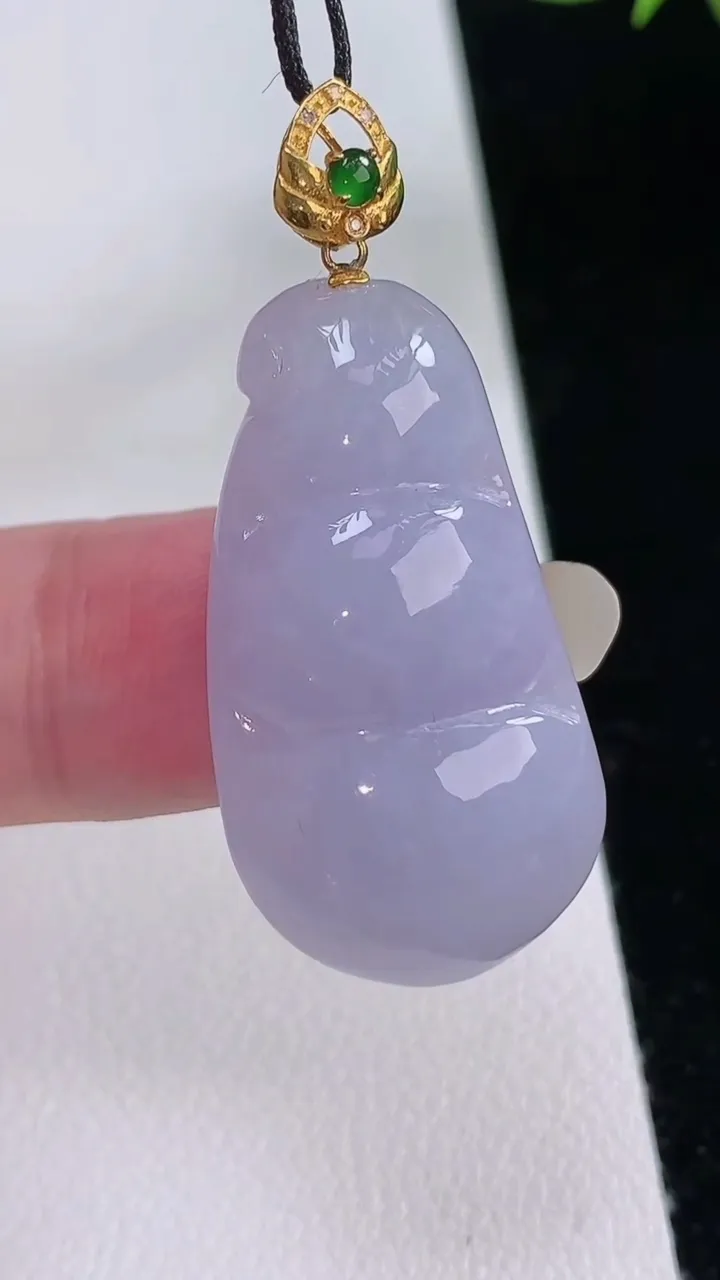 天然A货翡翠18k金紫罗兰福豆吊坠，尺寸31.6-17.2-7，重量:7.00g
8月24日