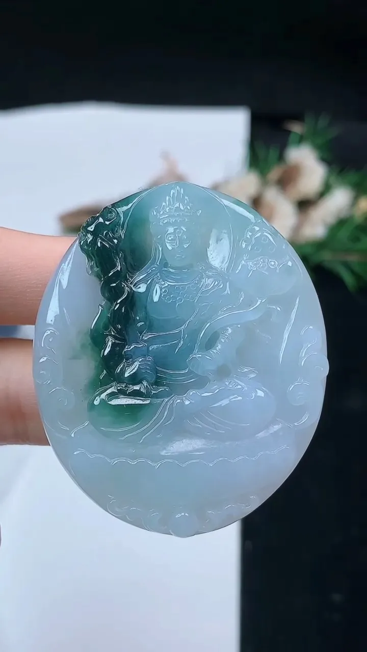 天然A货翡翠飘花虚空藏观音菩萨吊坠，尺寸50.4-42.6-7.4，重量:31.38g
8月24日