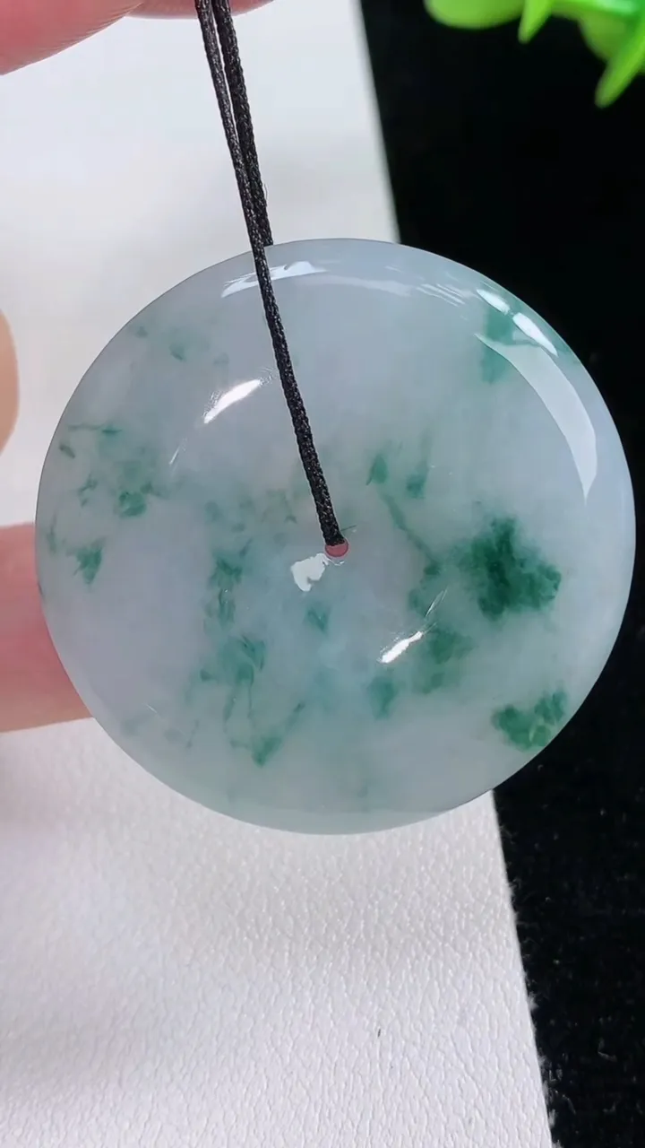 天然A货翡翠飘花平安扣吊坠，尺寸38-5.6，重量:18.25g
8月24日