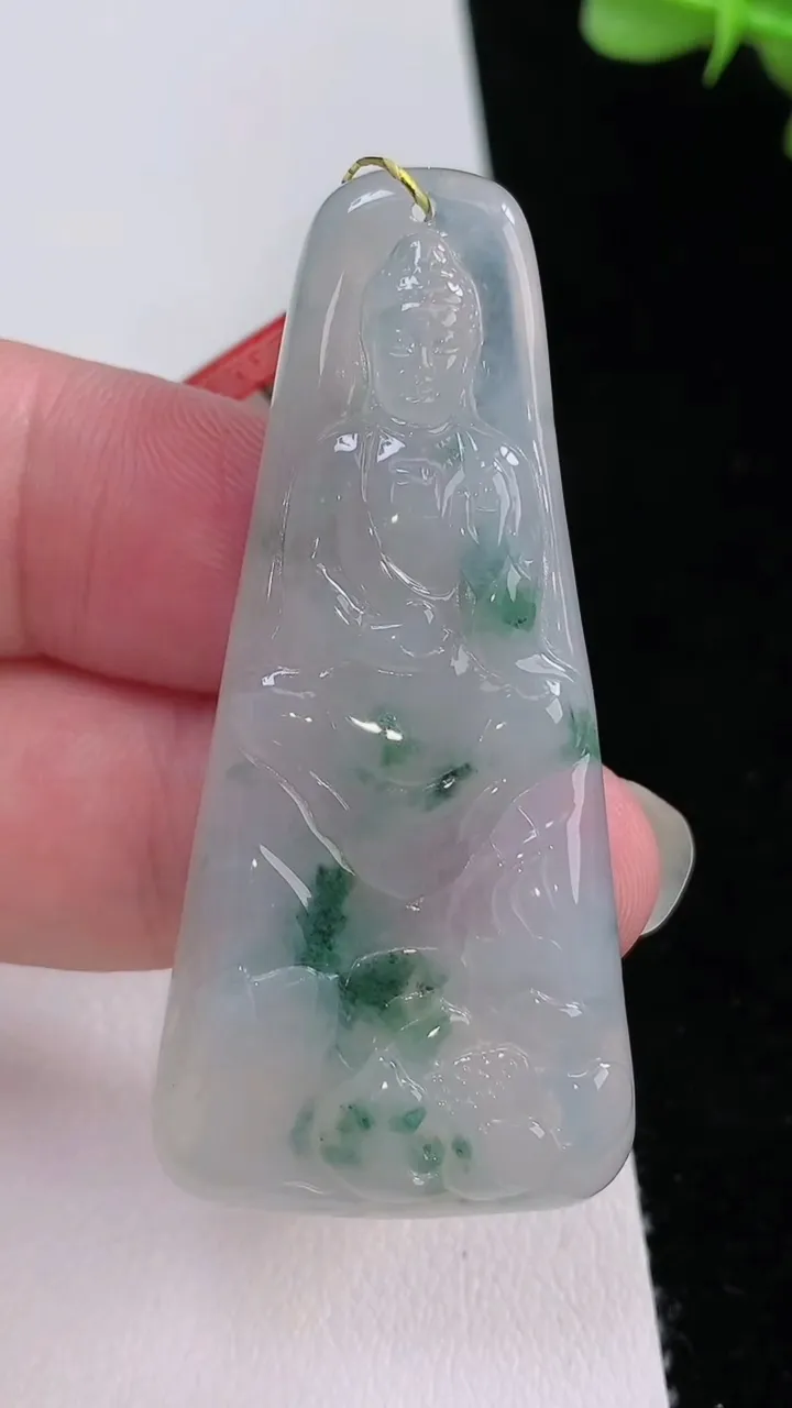 天然A货翡翠飘花阿弥陀佛吊坠，尺寸54.5-25.5-5，重量:14.77g
8月24日