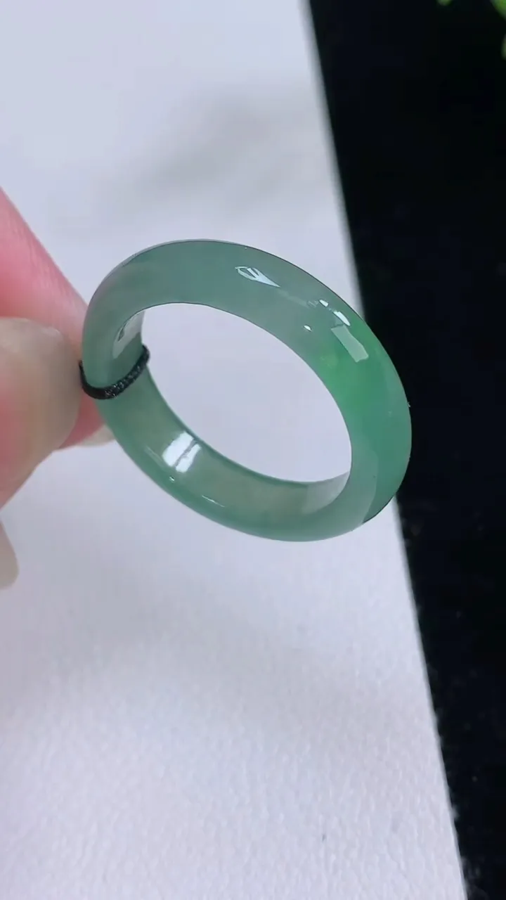 天然A货翡翠戒指指环，尺寸19.4-4.8-3，重量:3.40g2025年8月24日
工厂直销收藏佳