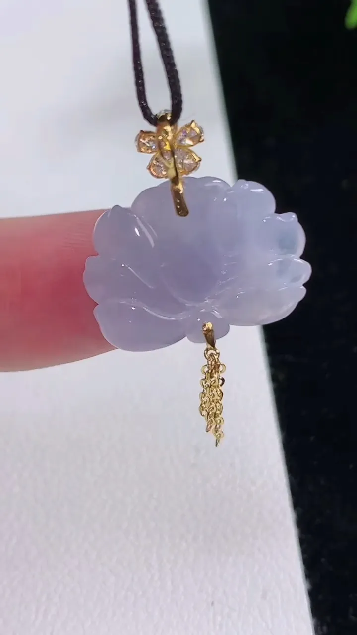 天然A货翡翠18k金紫罗兰和和美美 荷花吊坠，尺寸14.2-19.5-7，重量:3.06g
8月24日