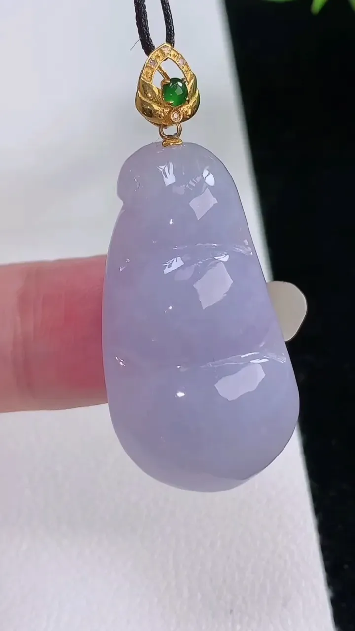 天然A货翡翠18k金紫罗兰福豆吊坠，尺寸31.6-17.2-7，重量:7.00g
8月24日