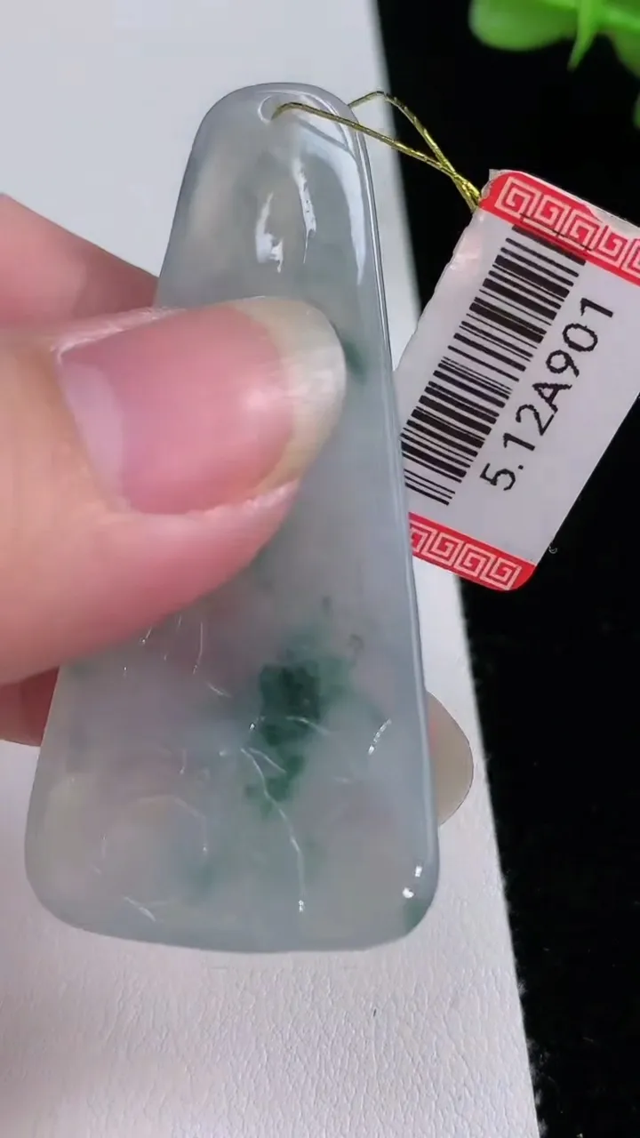 天然A货翡翠飘花阿弥陀佛吊坠，尺寸54.5-25.5-5，重量:14.77g
8月24日