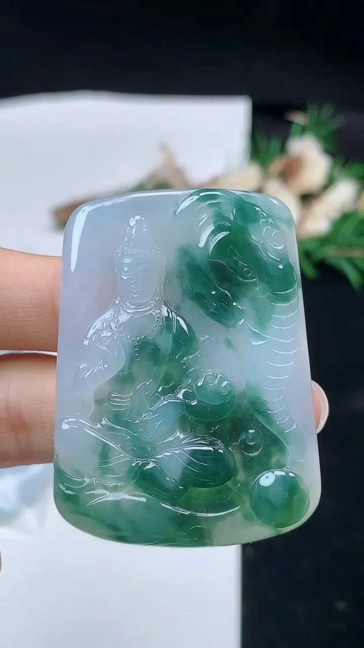 天然A货翡翠飘花普贤菩萨吊坠，尺寸48.3-36-5.5，重量:21.31g
8月24日