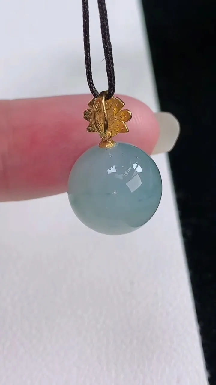 天然A货翡翠18k金飘花圆珠吊坠，尺寸12.8，重量:4.08g
8月24日