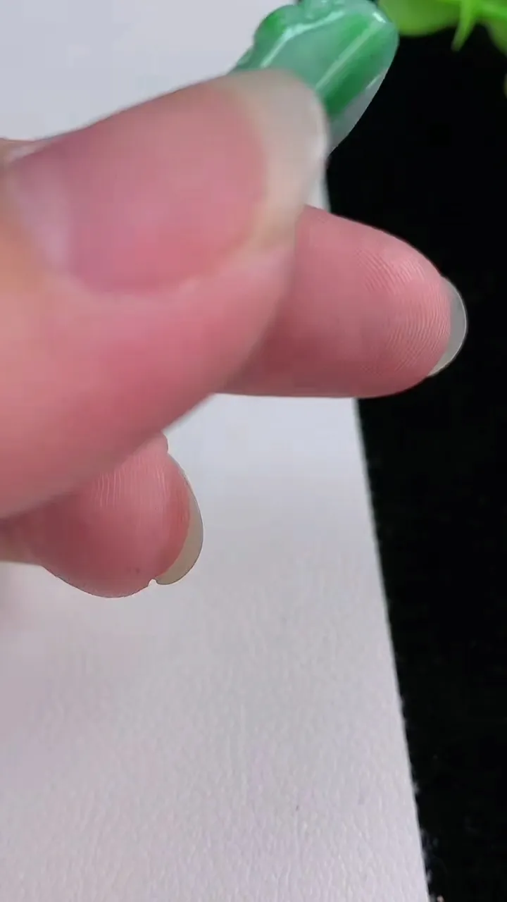 天然A货翡翠山水牌吊坠，尺寸51.2-27.3-5.7，重量:22.00g
8月24日