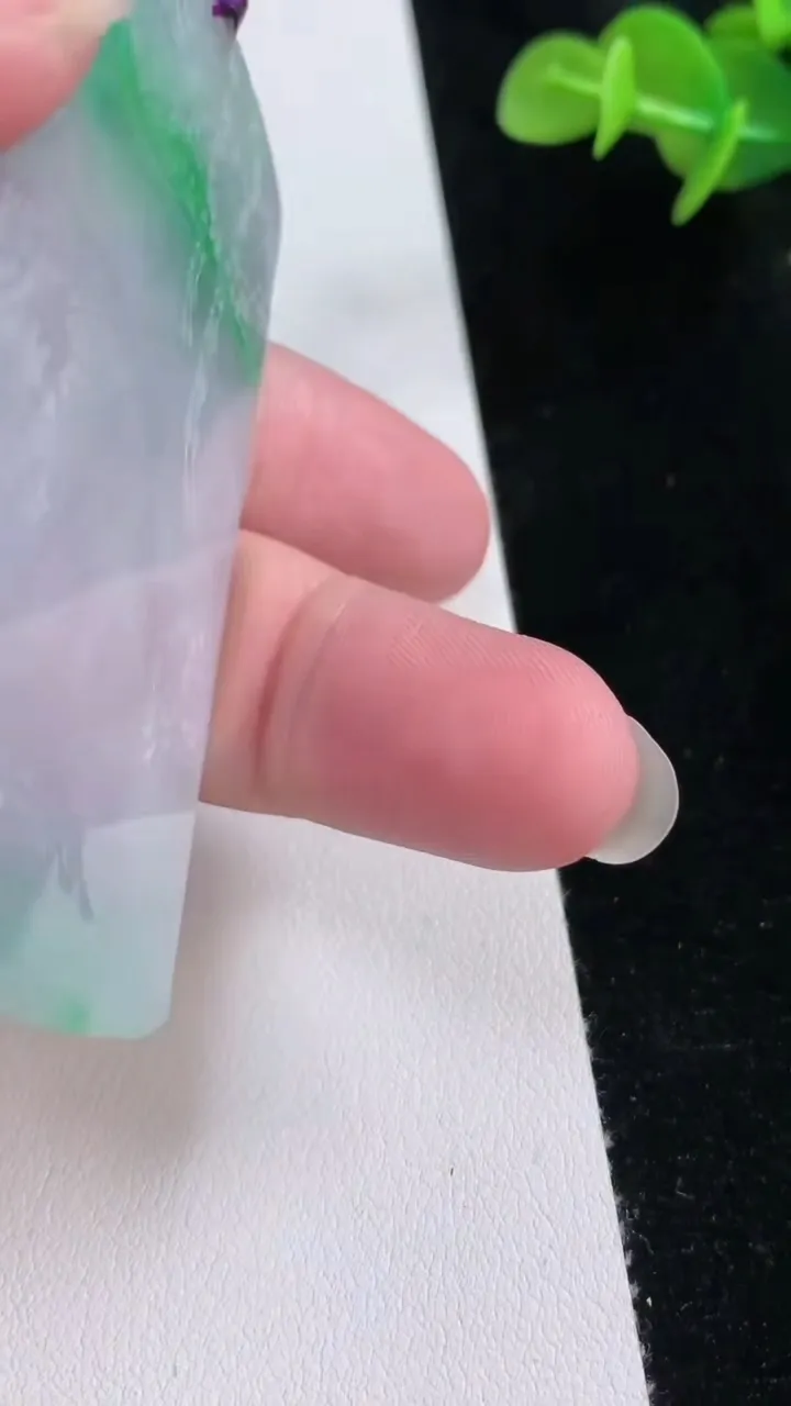 天然A货翡翠山水牌吊坠，尺寸69.3-45.2-4.9，重量:42.89g
8月24日