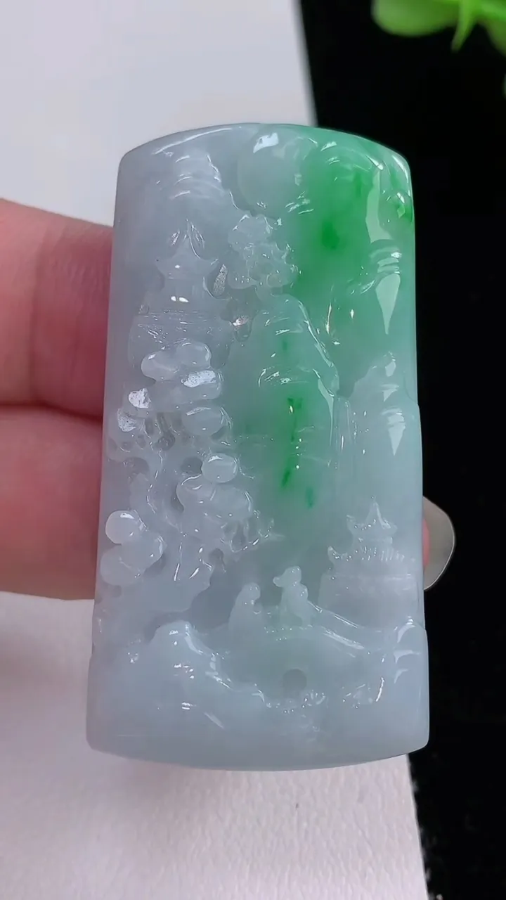 天然A货翡翠山水牌吊坠，尺寸51.2-27.3-5.7，重量:22.00g
8月24日