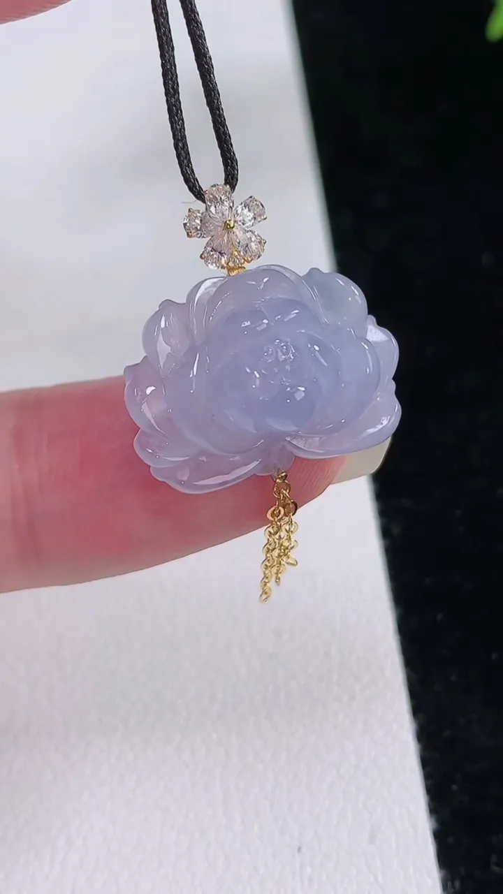 天然A货翡翠18k金紫罗兰和和美美 荷花吊坠，尺寸14.2-19.5-7，重量:3.06g
8月24