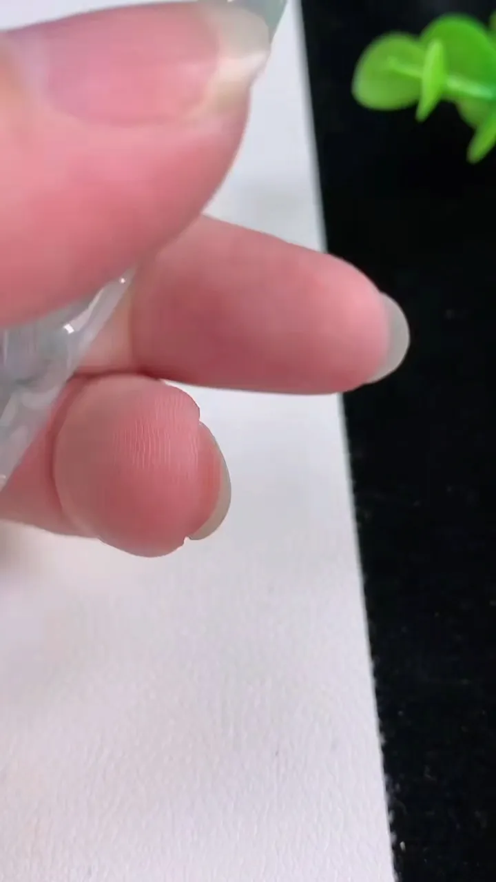 天然A货翡翠飘花观音菩萨吊坠，尺寸66.6-42-5.2，重量:27.83g
8月24日