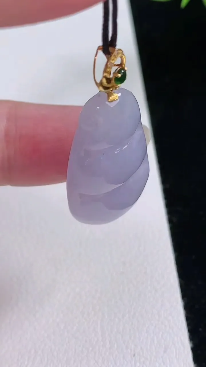 天然A货翡翠18k金紫罗兰福豆吊坠，尺寸31.6-17.2-7，重量:7.00g
8月24日