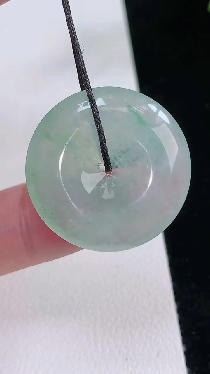 天然A货翡翠平安扣吊坠，尺寸26-4.5，重量:6.19g
8月24日
