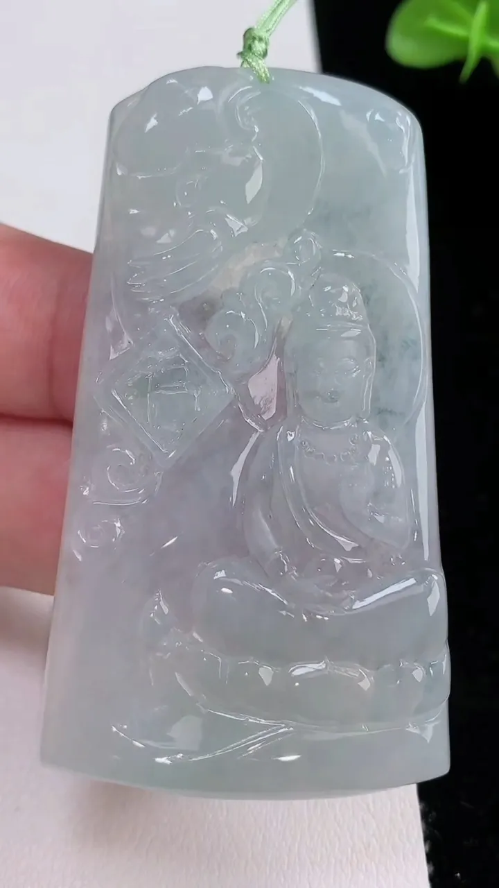 天然A货翡翠普贤菩萨吊坠，尺寸65-36.8-4.2，重量:25.85g
8月24日
