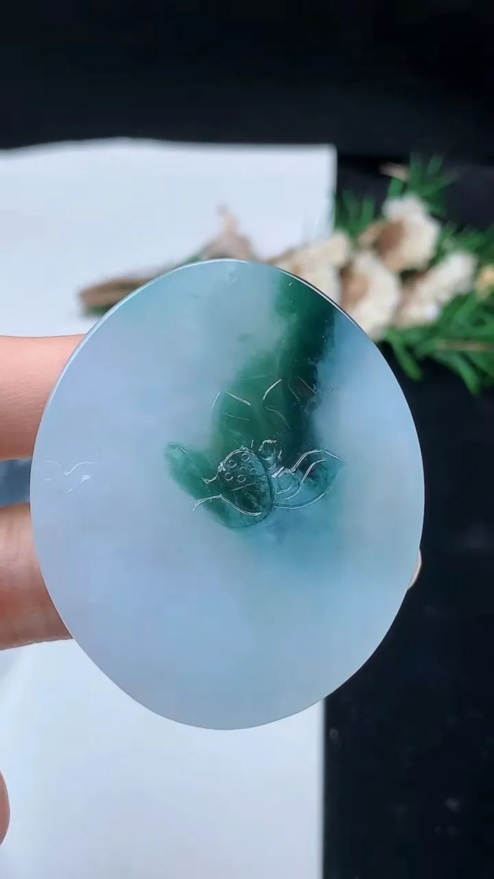天然A货翡翠飘花虚空藏观音菩萨吊坠，尺寸50.4-42.6-7.4，重量:31.38g
8月24日