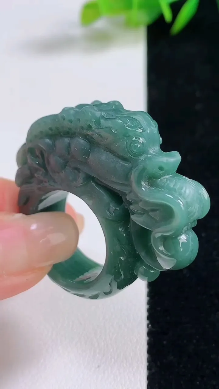 天然A货翡翠蓝水祥龙指环扳指，尺寸19.5-42.8-11.6，重:28.87g2025年8月24日