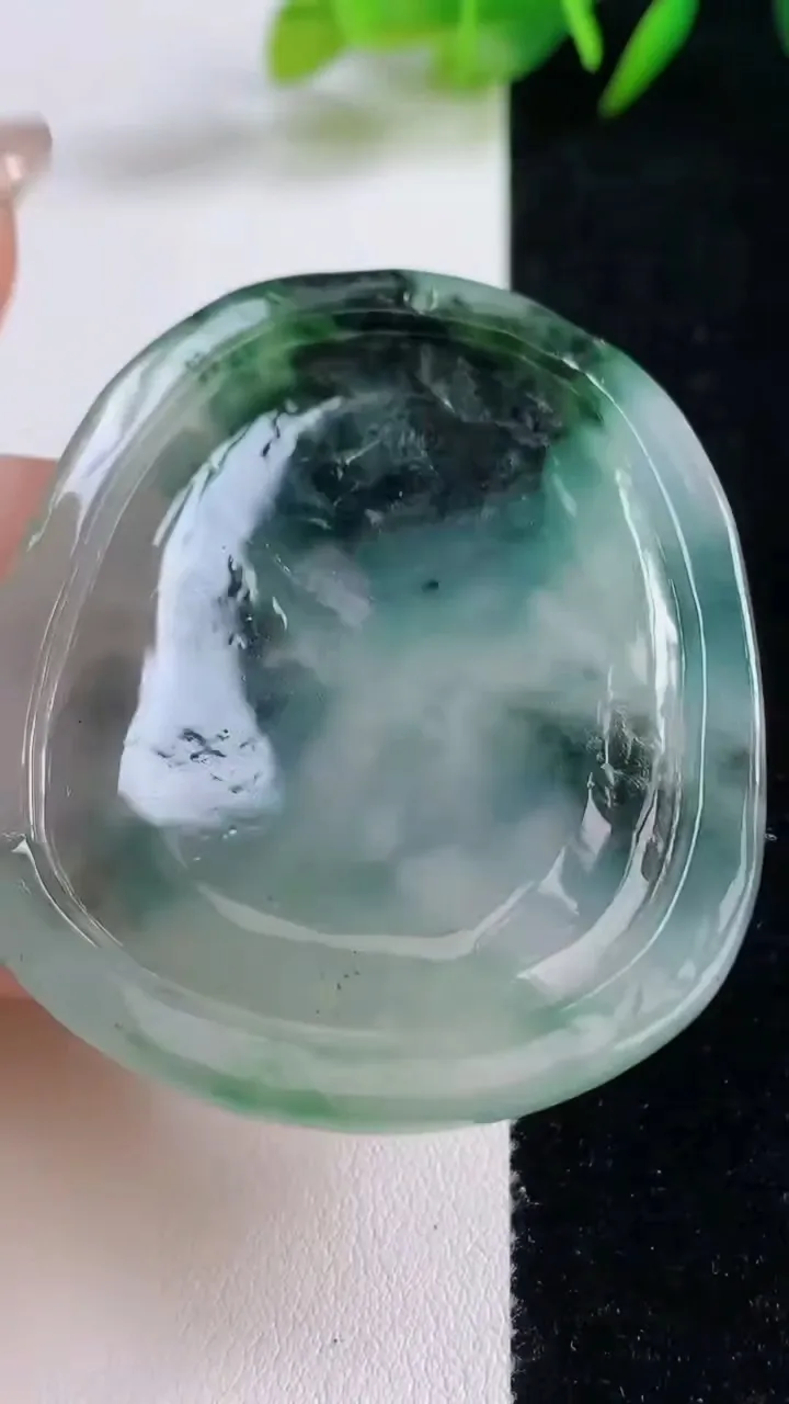天然A货翡翠馗吊坠，尺寸54-46.5-5，重量:27.24g
8月25日
