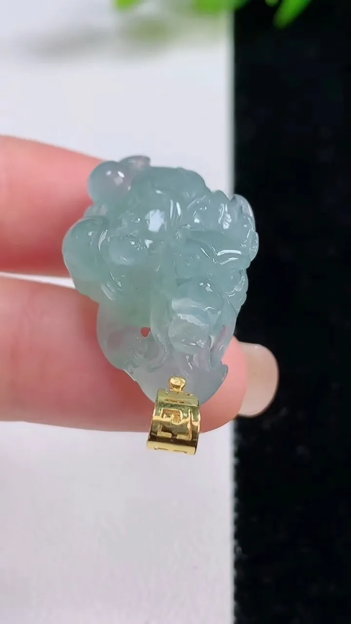 天然A货翡翠18k金晴水龙龟吊坠，尺寸24.7-17-13.7，重量:12.53g
8月25日