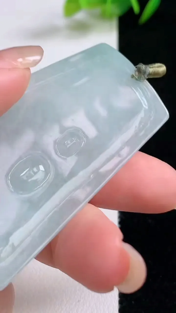 天然A货翡翠虚空藏观音菩萨吊坠，尺寸60.5-35.6-4.6，重量:22.07g
8月25日