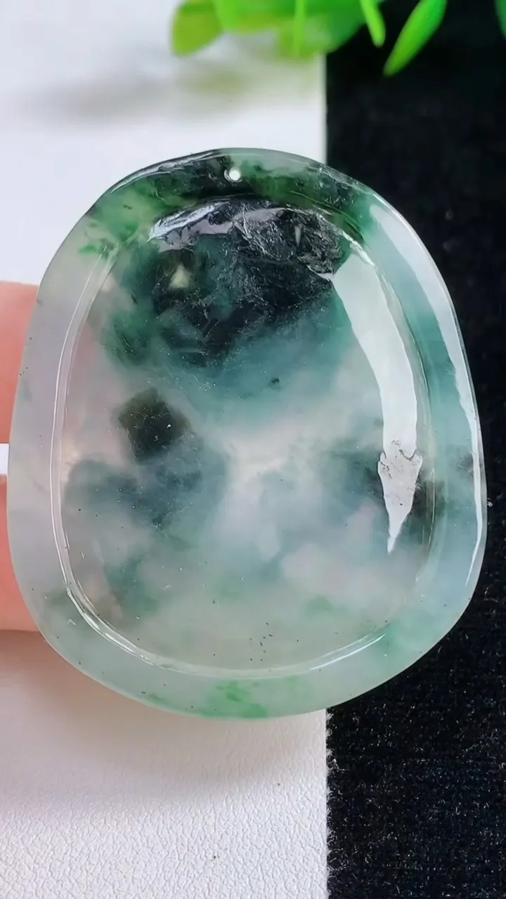 天然A货翡翠馗吊坠，尺寸54-46.5-5，重量:27.24g
8月25日