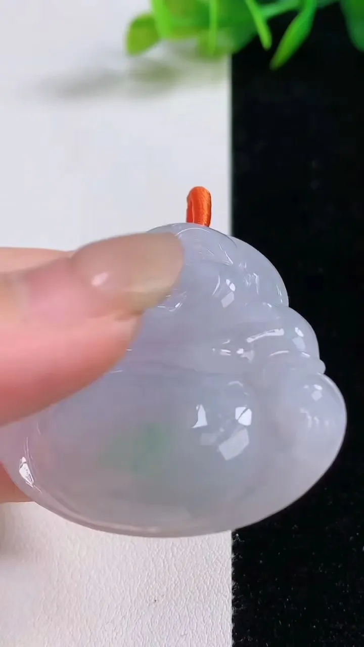 天然A货翡翠春带彩紫罗兰佛公吊坠，尺寸41.6-46.3-8.6，重量:25.90g
8月25日