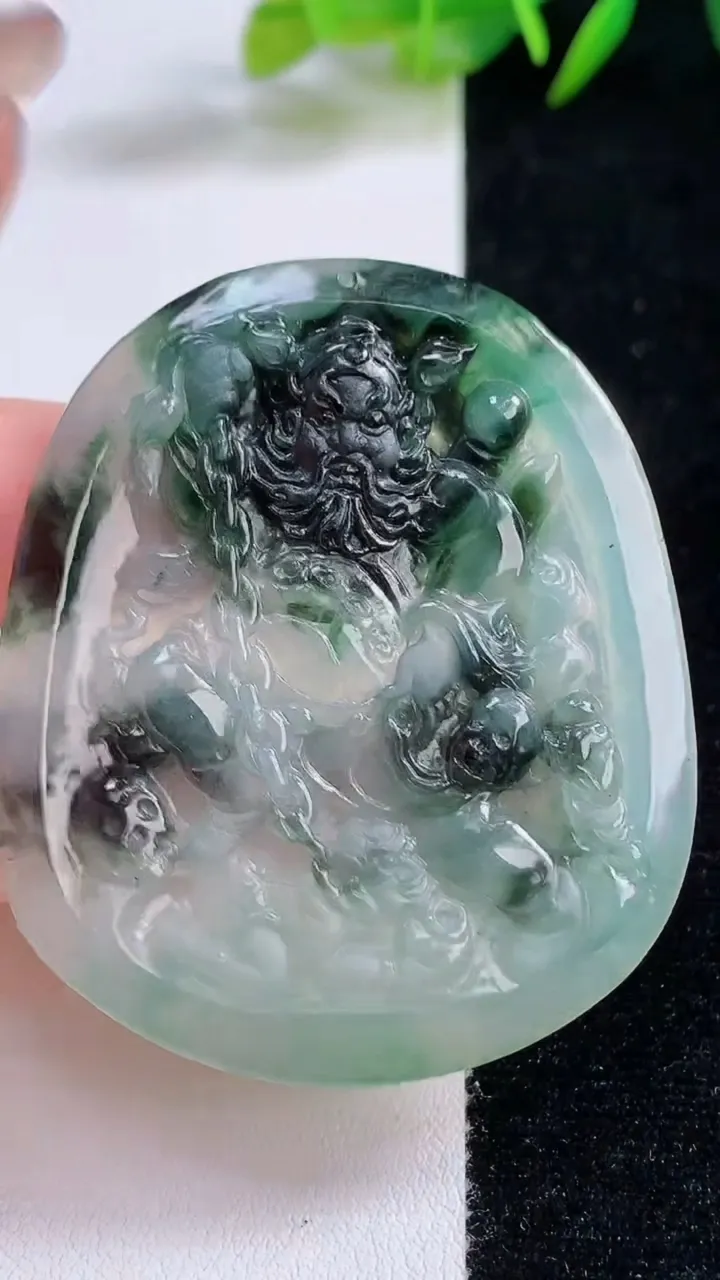 天然A货翡翠馗吊坠，尺寸54-46.5-5，重量:27.24g
8月25日