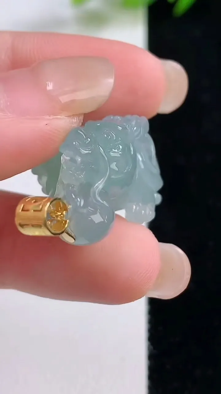 天然A货翡翠18k金晴水龙龟吊坠，尺寸24.7-17-13.7，重量:12.53g
8月25日