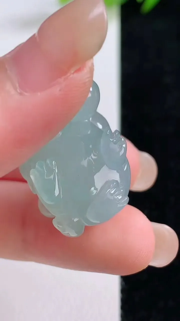 天然A货翡翠18k金晴水龙龟吊坠，尺寸24.7-17-13.7，重量:12.53g
8月25日