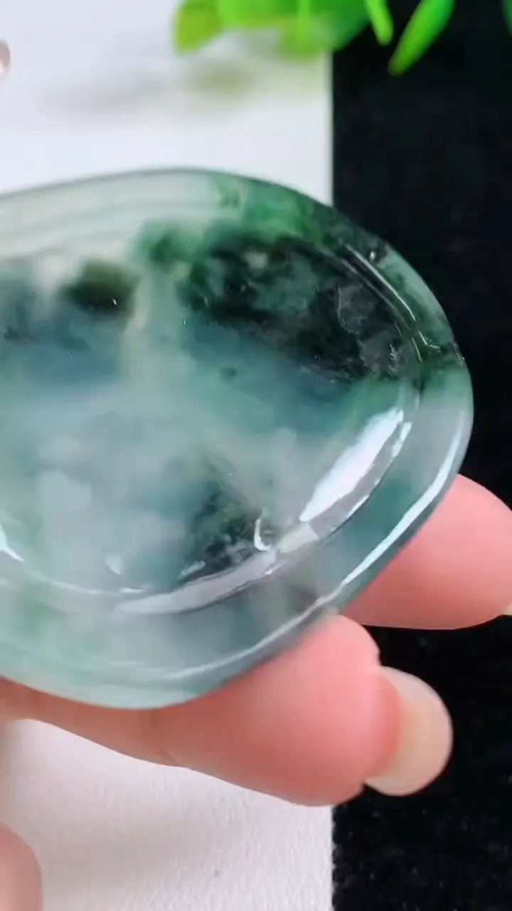 天然A货翡翠馗吊坠，尺寸54-46.5-5，重量:27.24g
8月25日