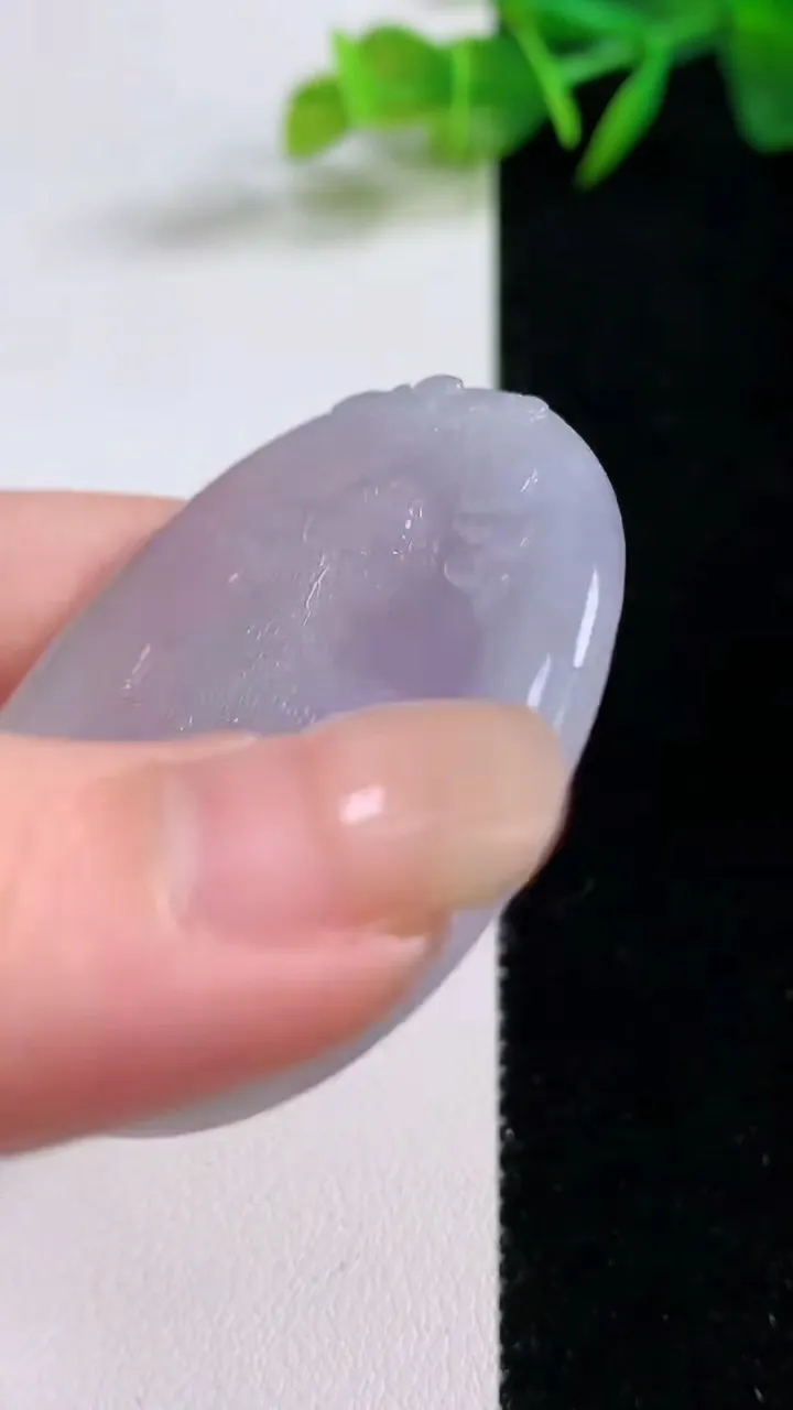 天然A货翡翠春带彩紫罗兰生肖羊吊坠，尺寸49.7-42.7-4.6，重量:19.79g
8月25日
