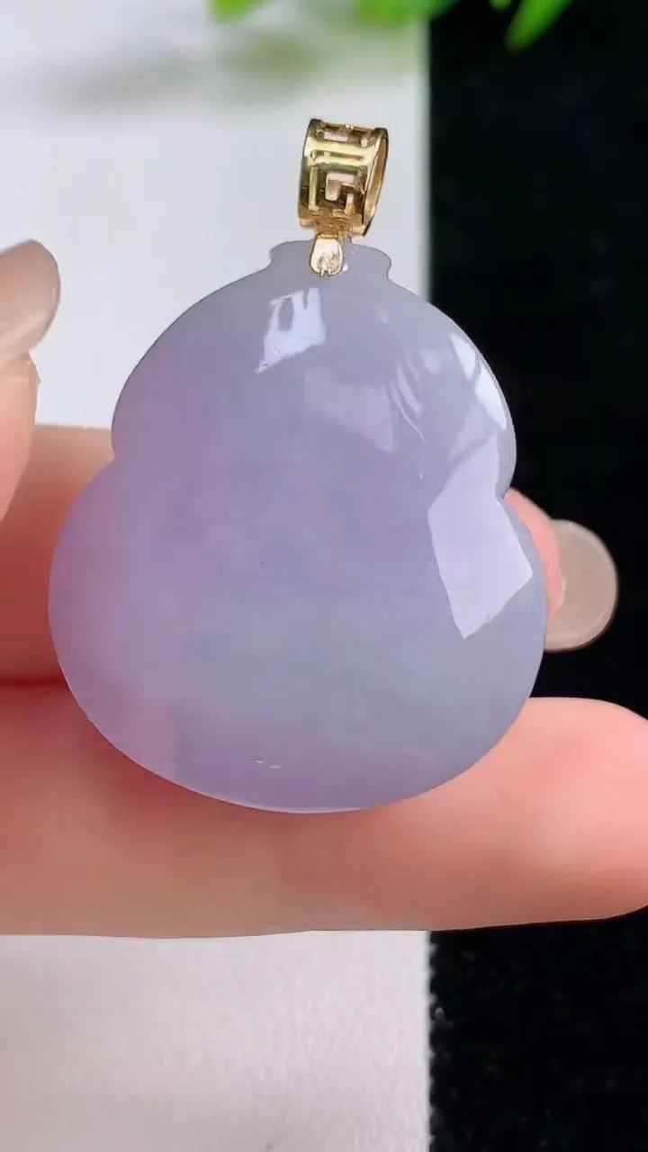 天然A货翡翠18k金紫罗兰葫芦吊坠，尺寸32-27.5-13，重量:21.06g
8月25日