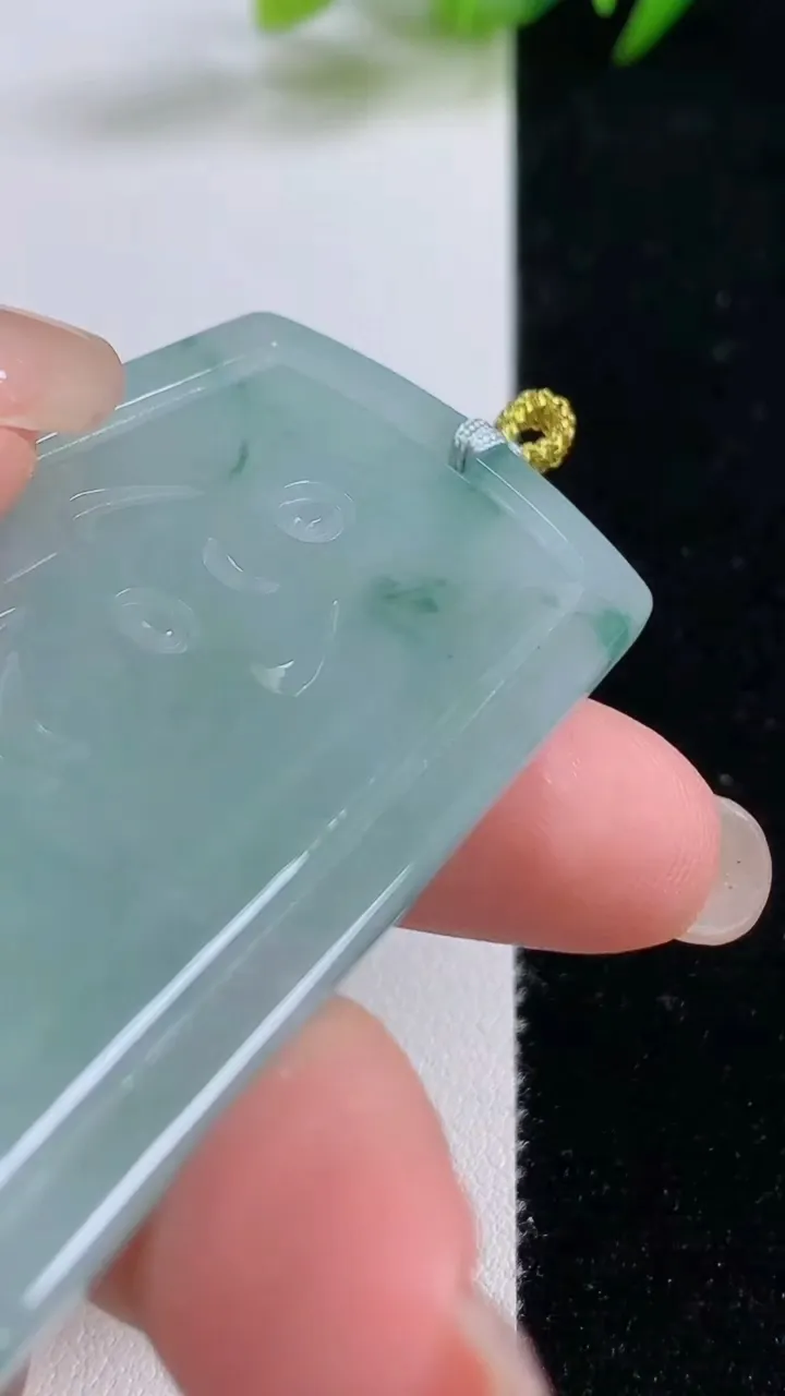 天然A货翡翠飘花文殊菩萨吊坠，尺寸66.2-38.3-5，重量:32.77g
8月25日
