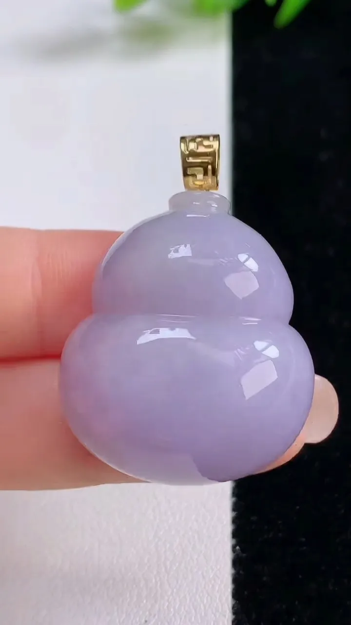天然A货翡翠18k金紫罗兰葫芦吊坠，尺寸32-27.5-13，重量:21.06g
8月25日