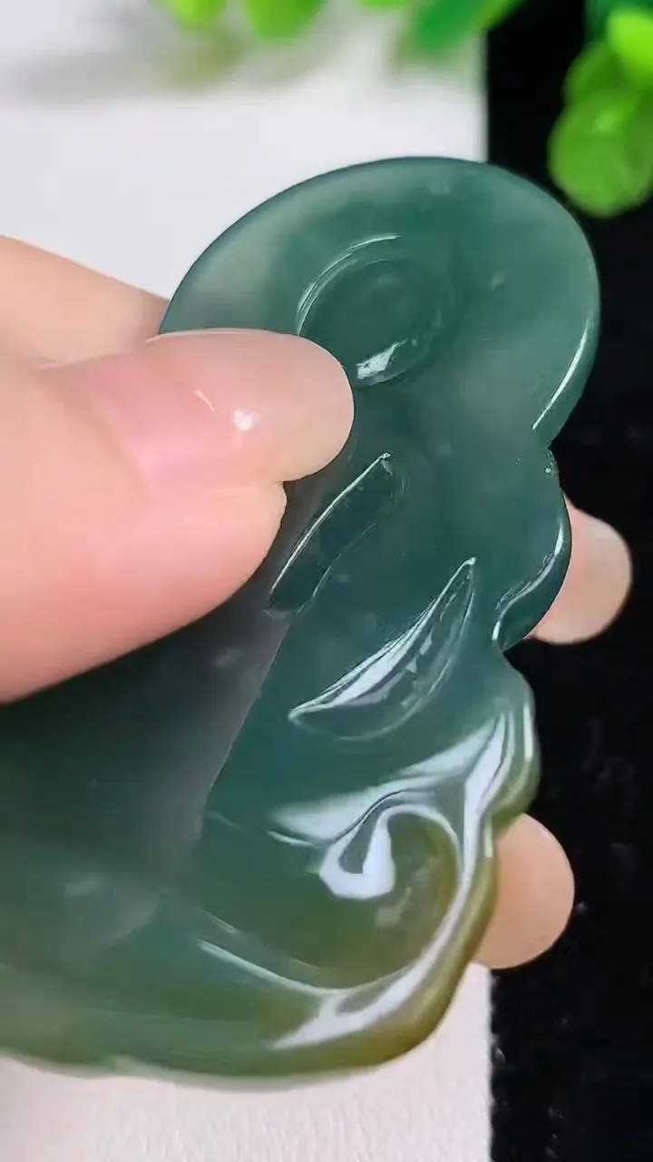 天然A货翡翠蓝水度母观音菩萨吊坠，尺寸 58-35-8，重: 29.52g
8月26日