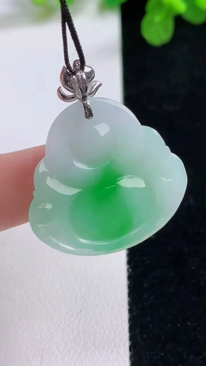 天然A货翡翠佛公吊坠，尺寸27.7-29.7-5.7，重量:7.30g
8月26日