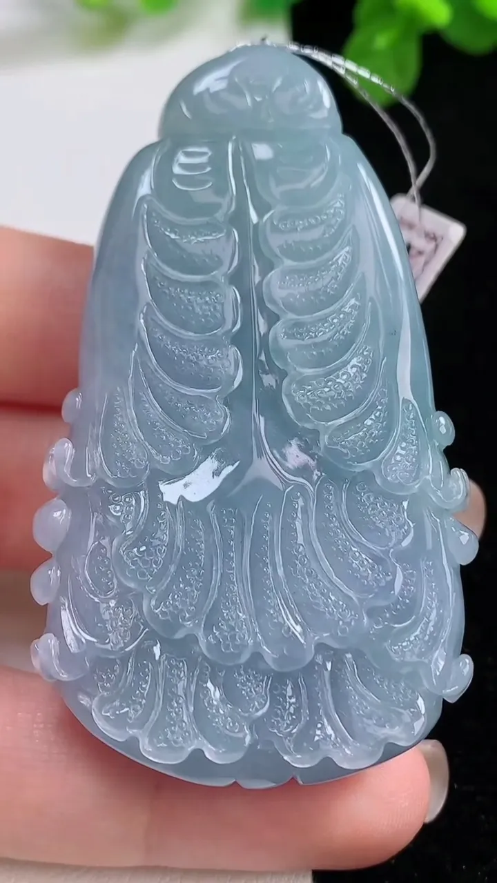 天然A货翡翠紫罗兰白菜吊坠，尺寸62.8-35.7-14.6，重量:57.80g
8月26日