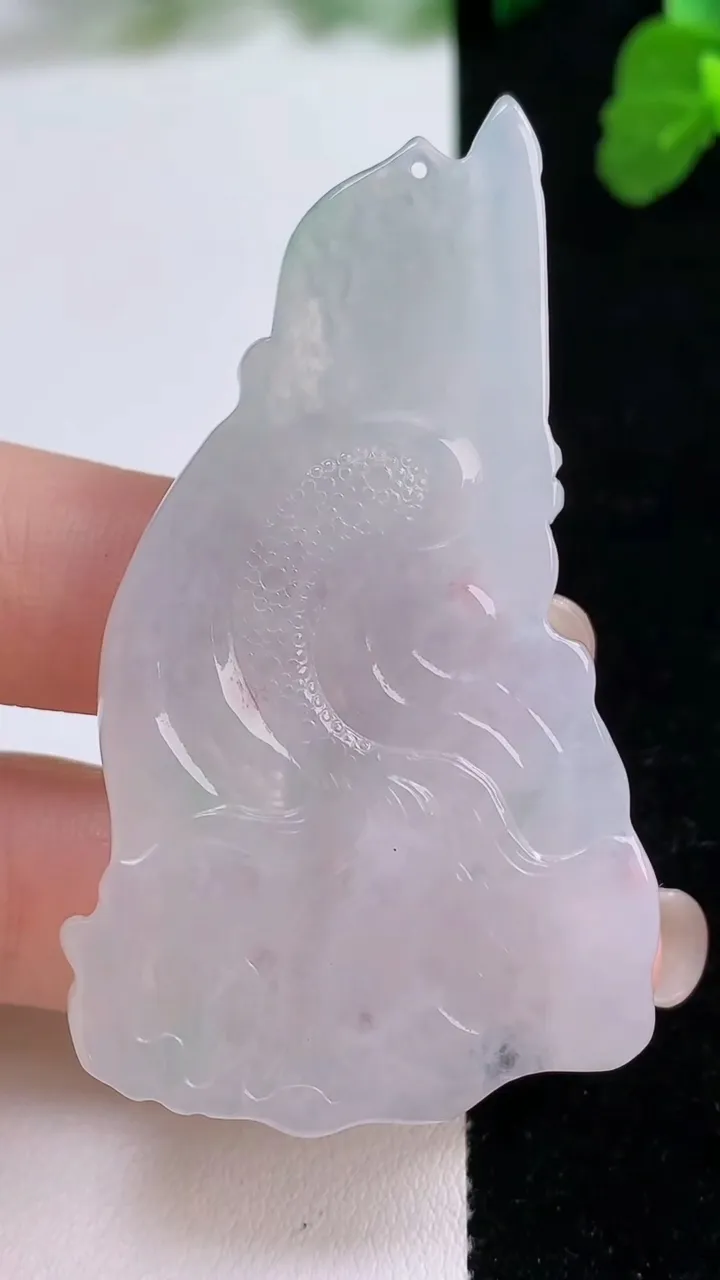 天然A货翡翠御龙不动明王吊坠，尺寸58.7-36.3-5.8，重量:20.32g
8月26日