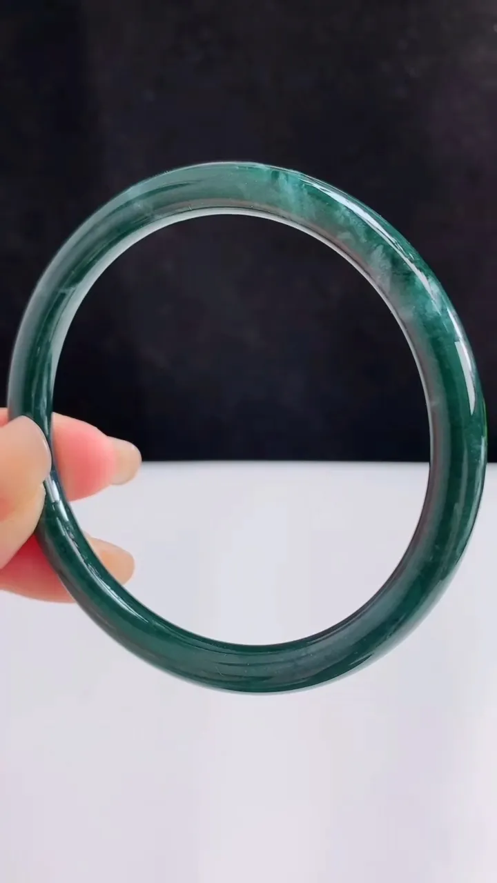 圈口62-63翡翠a货蓝圆条大圈口手镯尺寸62.3-6.3，重量:25.50g8月26日