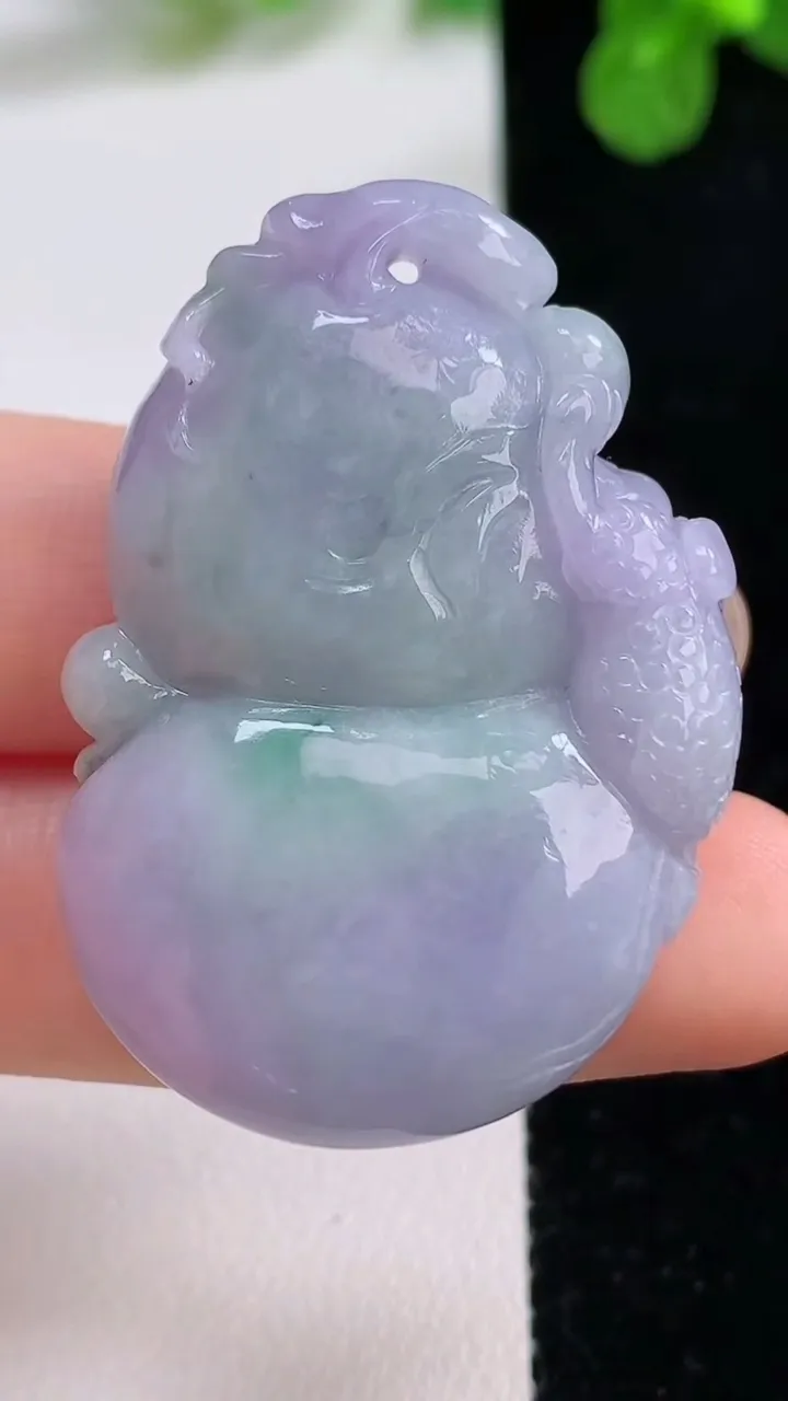 天然A货翡翠紫罗兰金蟾 葫芦吊坠，尺寸41-29-10.3，重量:24.28g
8月26日