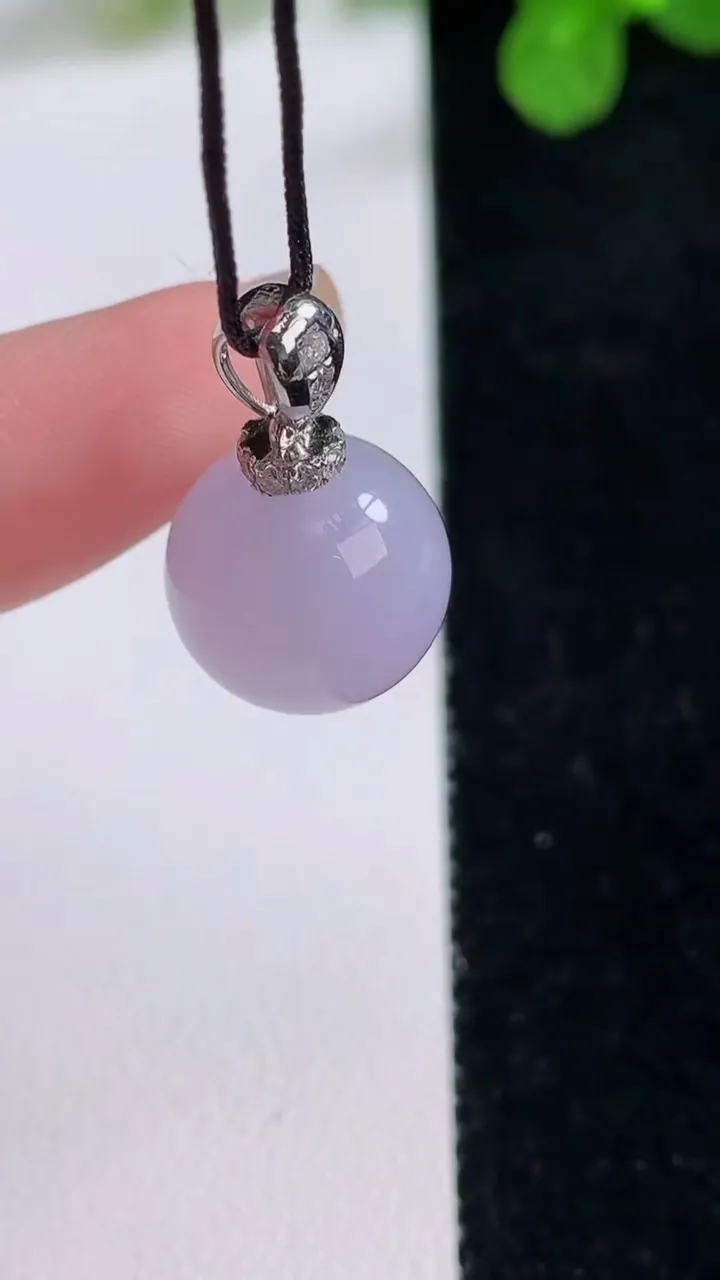 天然A货翡翠18k金紫罗兰圆珠吊坠，尺寸13.3，重量:5.89g8月26日
工厂直销收藏佳品,种好