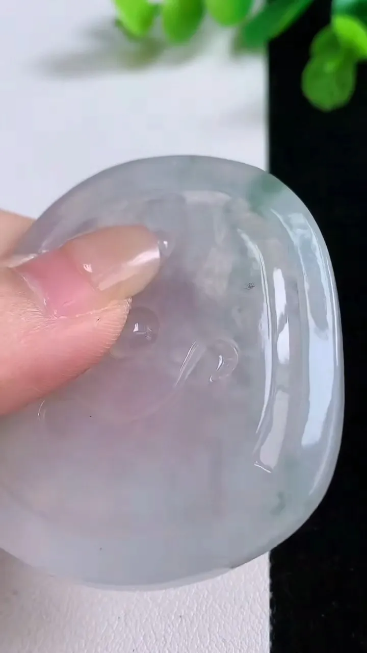 天然A货翡翠观音菩萨吊坠，尺寸54-46.5-5.1，重:26.27g
8月26日