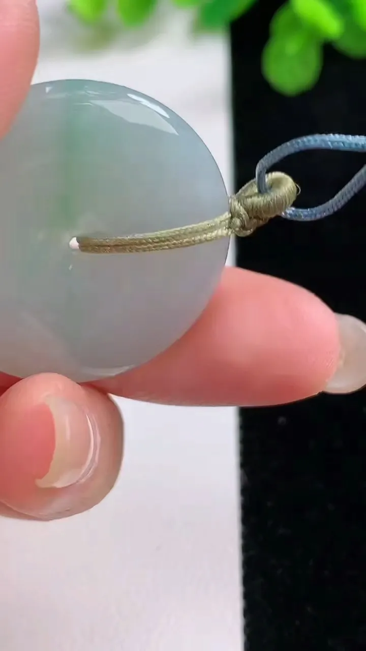 天然A货翡翠平安扣吊坠，尺寸38-4.5，重量:9.46g
8月26日