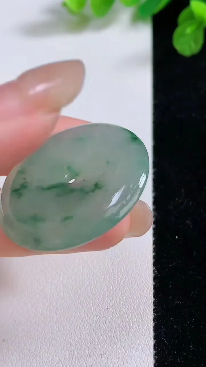 天然A货翡翠冰种飘花平安扣吊坠，尺寸33.9-5.8，重:13.19g
8月26日